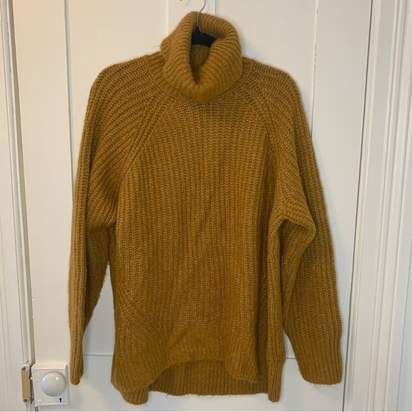 Golden Sweater - Picture 1 of 5